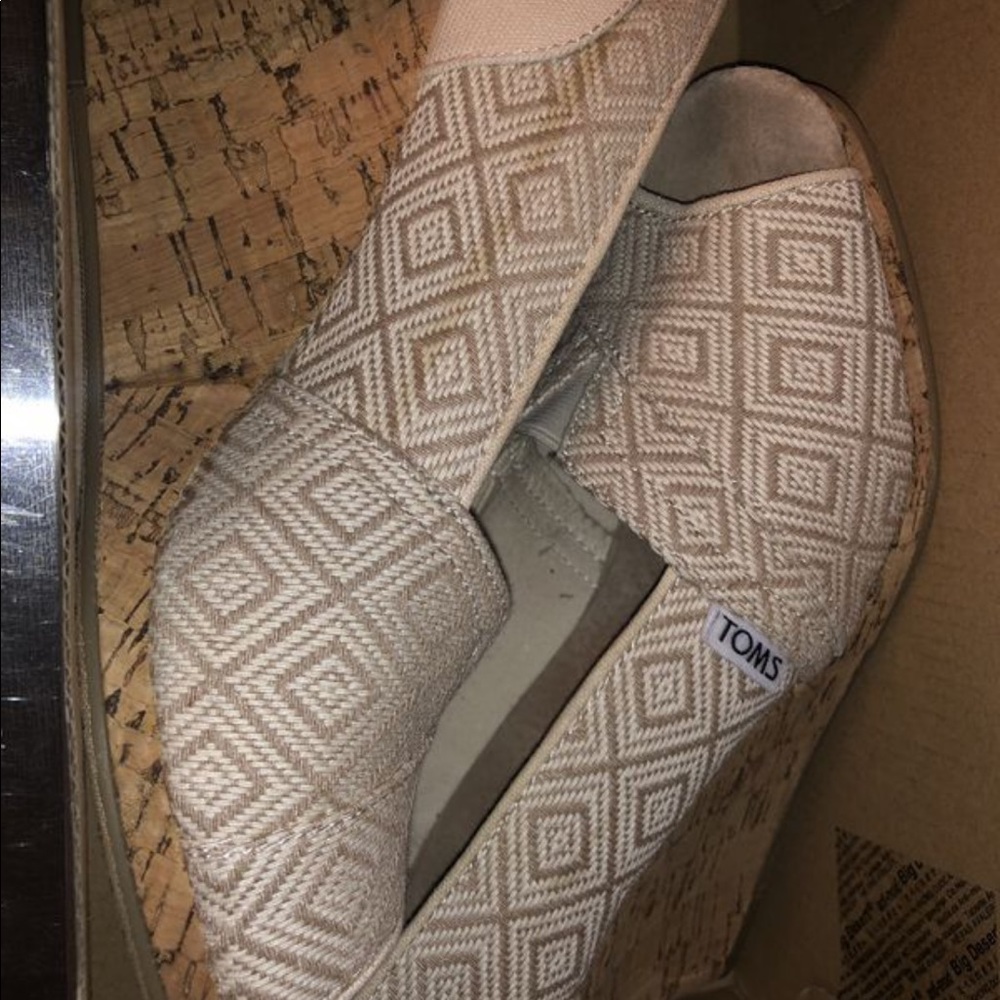 Toms wedges
